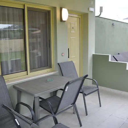 Emanuela Apartahotel