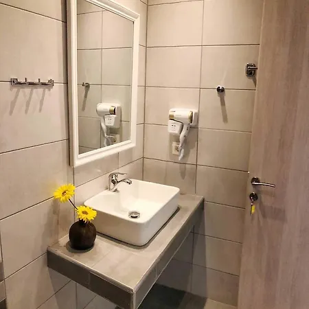 Emanuela Apartahotel